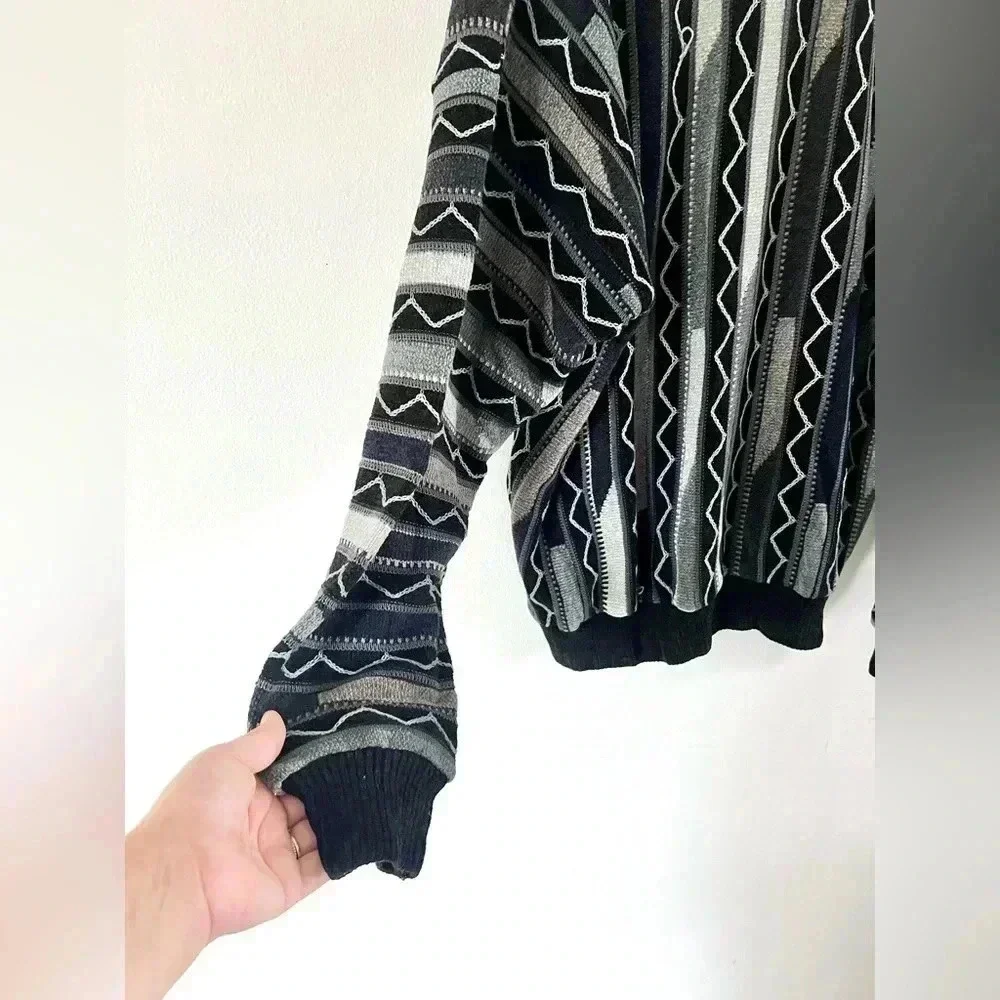 Tundra‎ Vintage Black & Gray Striped 3D Knit V- Neck Grandpa Sweater Size Large